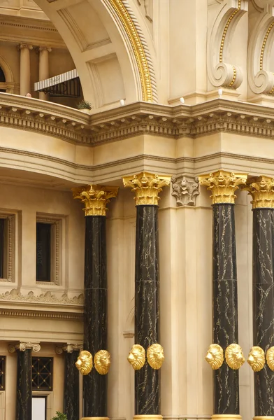 Black and Gold Columns on Old Arches — Stock Photo, Image