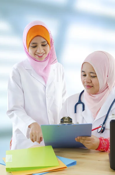 Muslim doctor — Stock Photo, Image