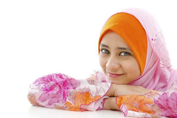 Mulher muçulmana bonita — Fotografia de Stock