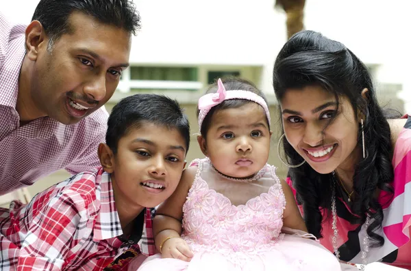 Famiglia indiana felice — Foto Stock