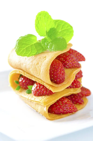 Strawberry crepe — Stock Photo, Image