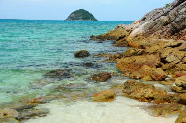 Malezya tatil Adası'nda deniz kaya