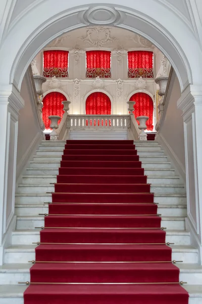 Escadaria, a entrada para o palácio — Fotografia de Stock