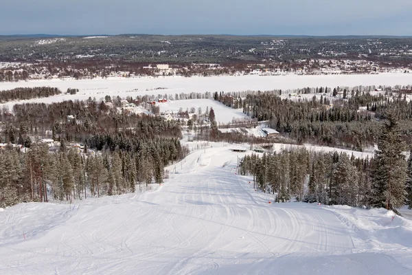 Helling op de ski resort rovaniemi, finland — Stockfoto