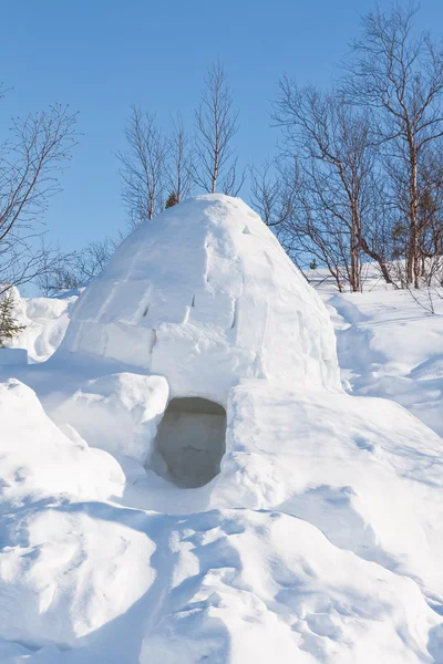 Een iglo op een bevroren — Stockfoto