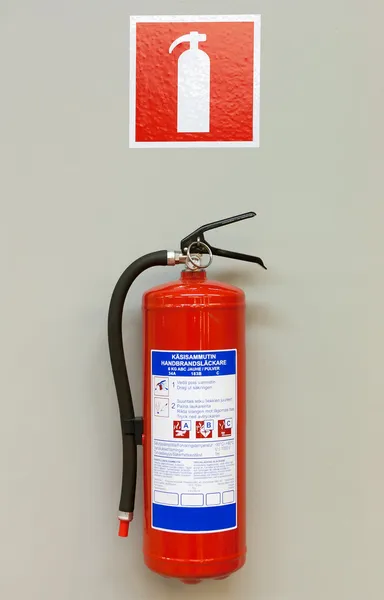 Kırmızı yangın söndürücü — Stok fotoğraf