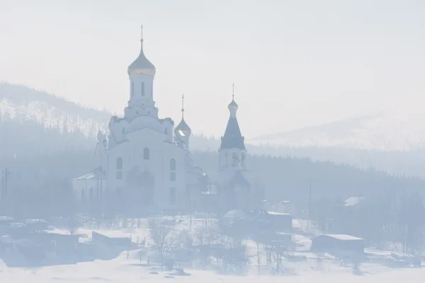 De kerk in de mist — Stockfoto