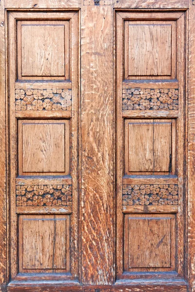 Фрагмент дерев'яних дверей — стокове фото