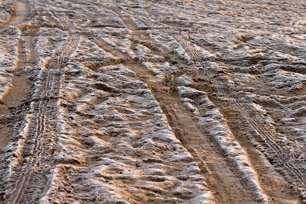 Μονοπάτι από το αυτοκίνητο στην άμμο κατεψυγμένα — Φωτογραφία Αρχείου