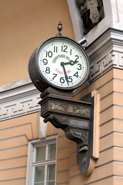 The clock on the wall at the Palace Square — Stock Photo, Image