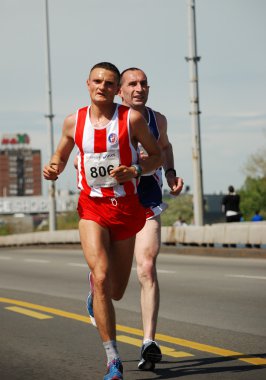 Belgrad, Sırbistan - 22 Nisan: maraton rakip 22 Nisan 2012 tarihinde 25th Belgrad Maratonu sırasında