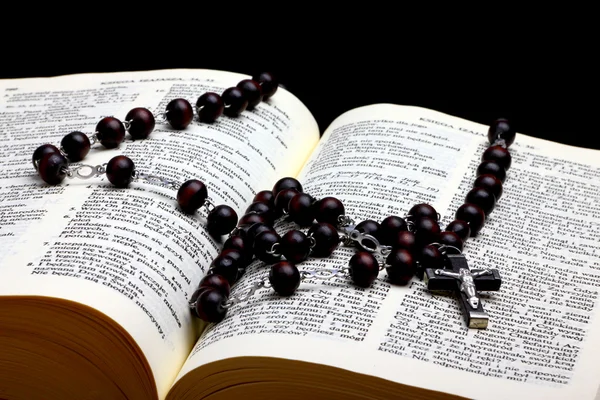 Christian Holy Bible with Crucifix on rosary — Stock Photo, Image