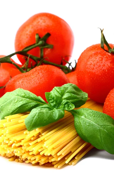 Вкусные помидоры с макаронами — стоковое фото