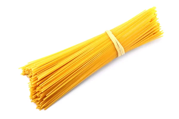 Bando de macarrão de espaguete isolado em fundo branco — Fotografia de Stock