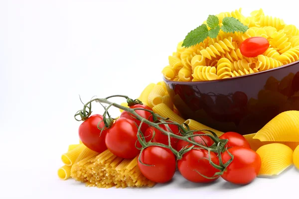 Deliciosos tomates con pasta —  Fotos de Stock