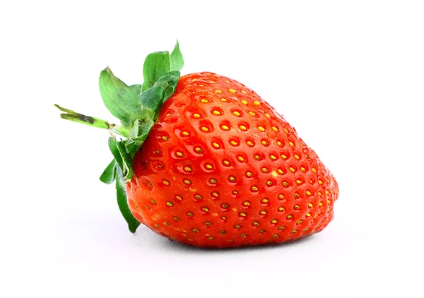 Leckere Erdbeere isoliert auf weiß — Stockfoto