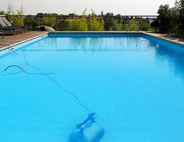 Limpador de piscina — Fotografia de Stock