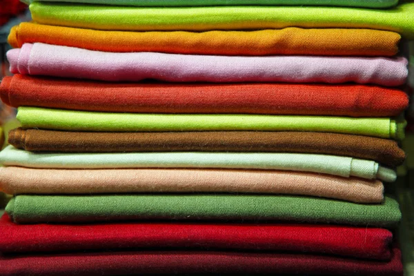 Колір текстильні купи — стокове фото