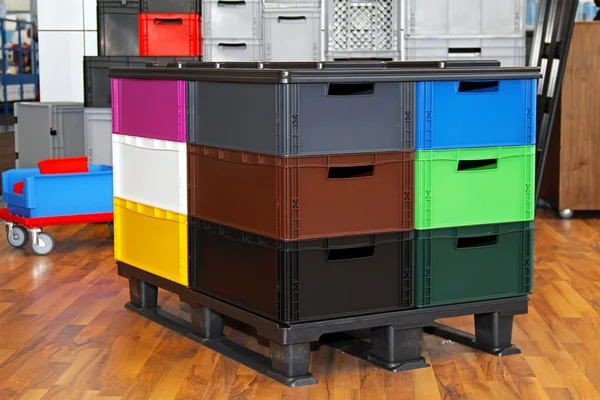 Цветные ящики — стоковое фото