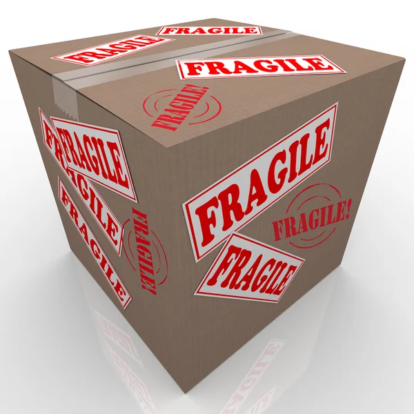 Manija frágil del paquete del envío de la caja de cartón con cuidado — Foto de Stock