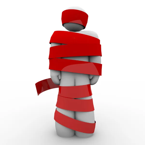 Человек, завернутый в красную ленту заложник или парализованное движение — стоковое фото