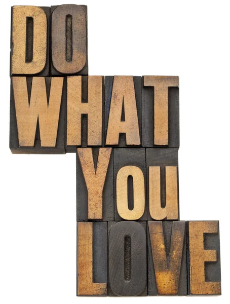 Faça o que você ama no tipo de madeira — Fotografia de Stock