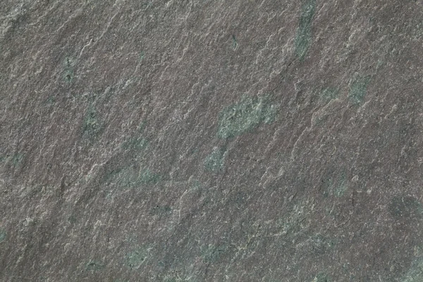 Gri, yeşil ve mor kayrak taş — Stok fotoğraf
