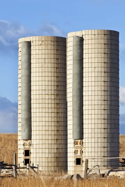 Twin gård silos — Stockfoto