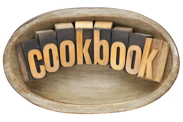 Libro de cocina en cuenco de madera —  Fotos de Stock