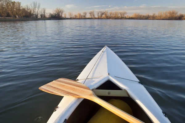 Fiocco e pagaia della canoa — Foto Stock