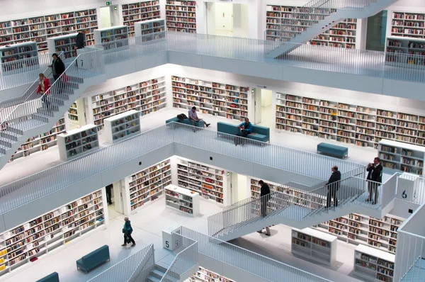Stuttgart - kortárs nyilvános könyvtár — Stock Fotó