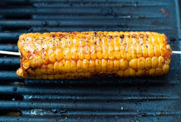 Geroosterde maïs op de kolf — Stockfoto