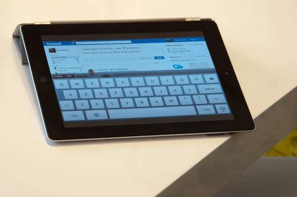 Apple iPad cu Facebook Website — Fotografie, imagine de stoc