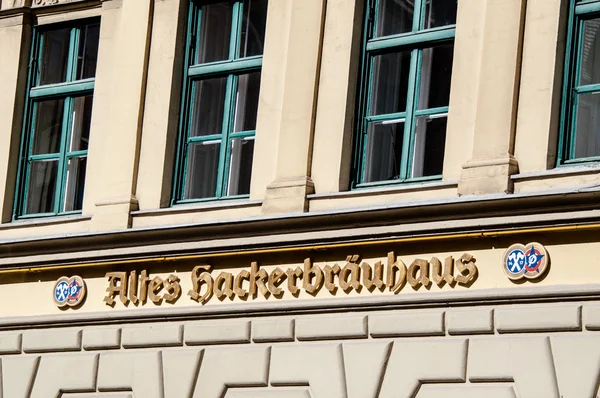Altes hackerbräuhaus in münchen — Stockfoto