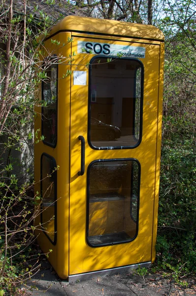 Antigua cabina telefónica alemana de moda —  Fotos de Stock