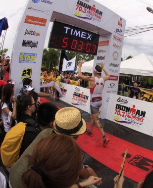 Ironman Filipinler maraton yarışı bitirmek çalıştırmak