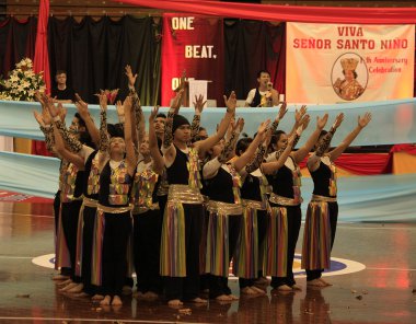 filipino Katolik adanmışlar sinulog dans