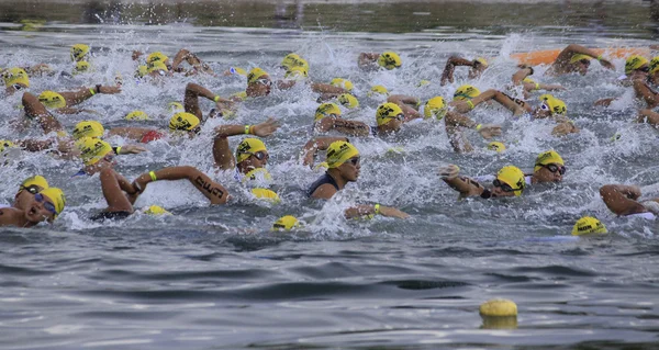 Ironman Filipinas carrera de natación inicio — Foto de Stock