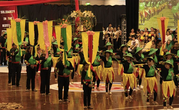 Fülöp-szigeteki katolikus hívei sinulog tánc — Stock Fotó