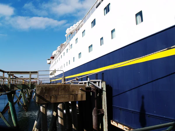 Starboard Side of Large Ferry Tied to Pier — Stock Photo, Image