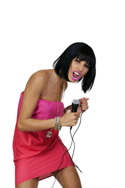 Худа приваблива чорна жінка кричить на мікрофон — стокове фото
