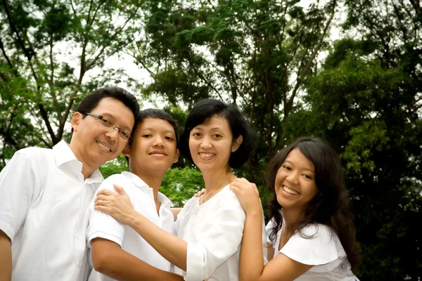 Asiatiska etniska familjeporträtt — Stockfoto