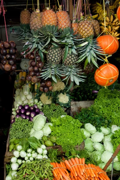 Mercado das frutas e produtos hortícolas frescos — Fotografia de Stock