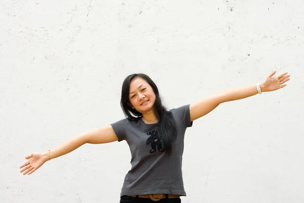 Asian young woman with arms wide open — Stock Photo, Image