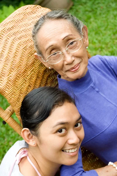 Boldog ázsiai női nemzedék — Stock Fotó