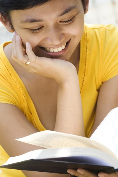 Ethnic young woman happy reading book — Stock Photo, Image