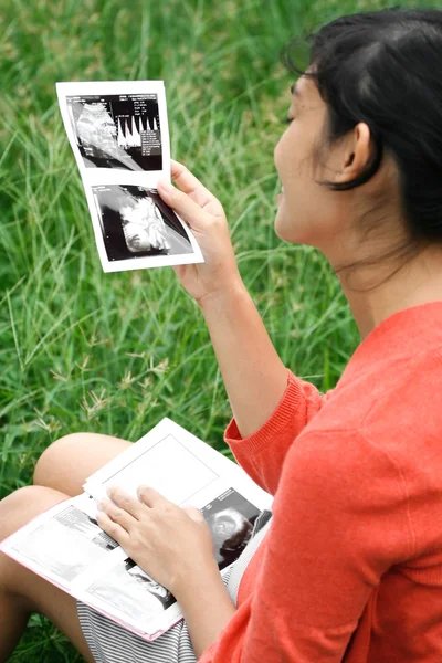 stock image Happy pregnancy with ultrasound scan result