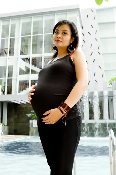 Gesunde asiatische schwangere Frau — Stockfoto