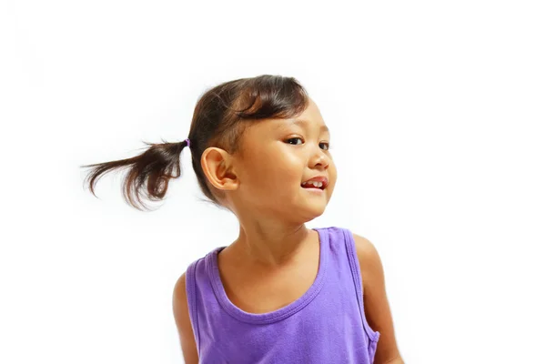 Веселый азиатский портрет маленькой девочки — стоковое фото