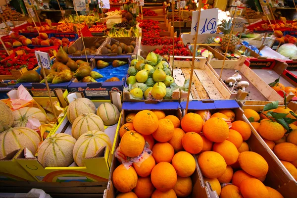 Mercado de frutas Frutas e legumes frescos e saudáveis — Fotografia de Stock